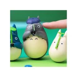 Round Bottomed Figurine Small Totoro With Leaf - My Neighbor Totoro
